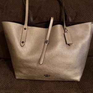 Gorgeous Coach tote!!